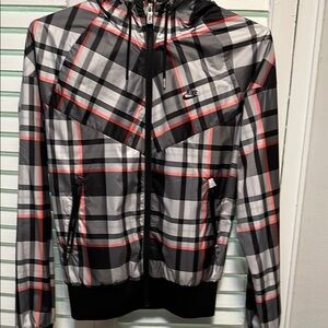 Nike Women’s Windbreaker size Small